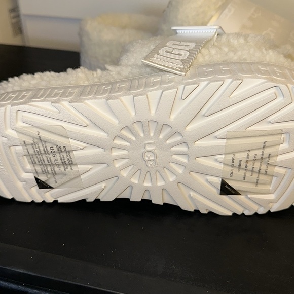 New Women’s Size 8 UGG FLUFFITA SANDLE - Picture 3 of 8